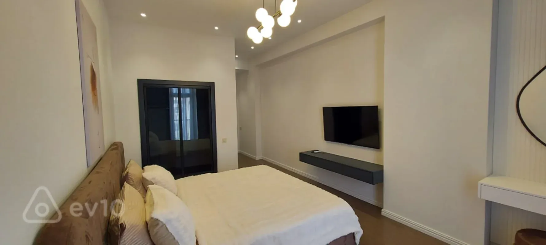 Kirayə verilir 3 otaqlı yeni tikili 180 m²