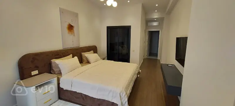 Kirayə verilir 3 otaqlı yeni tikili 180 m²