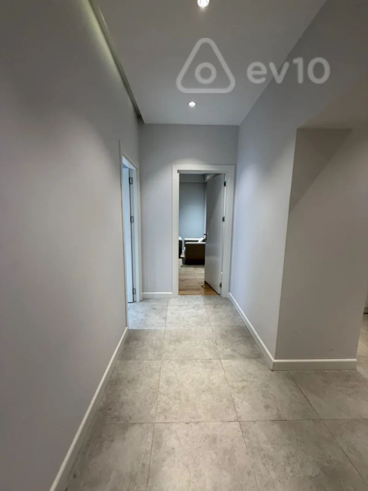 Kirayə verilir 2 otaqlı yeni tikili 95 m²