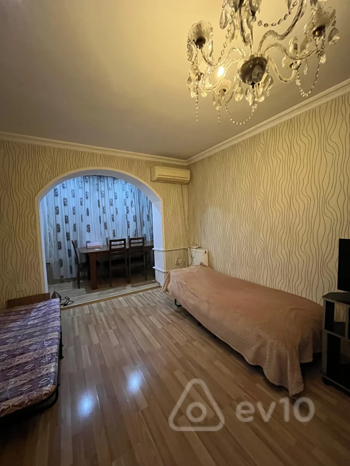 Kirayə verilir 2 otaqlı köhnə tikili 65 m²