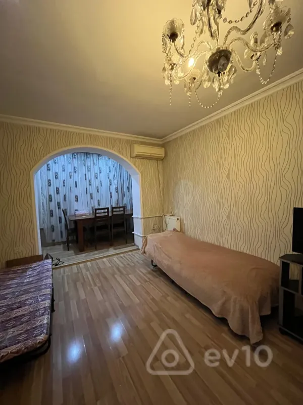 Kirayə verilir 2 otaqlı köhnə tikili 65 m²