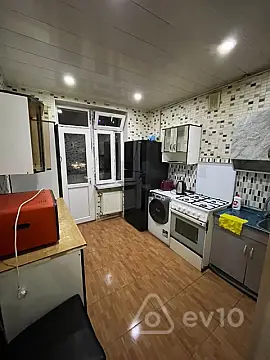 Kirayə verilir 2 otaqlı köhnə tikili 65 m²