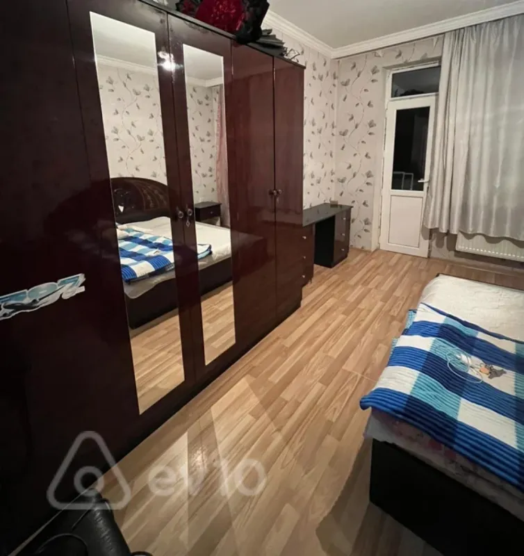 Kirayə verilir 2 otaqlı köhnə tikili 65 m²