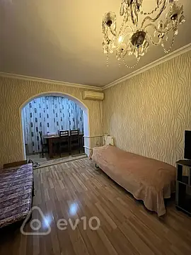 Kirayə verilir 2 otaqlı köhnə tikili 65 m²