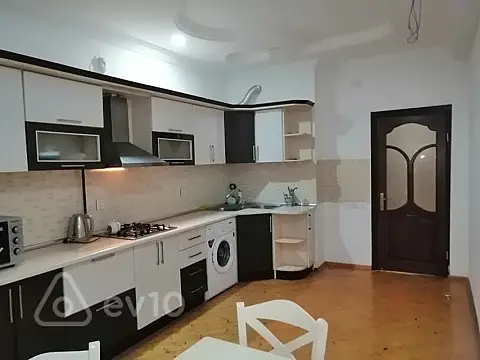 Kirayə verilir 2 otaqlı yeni tikili 65 m²