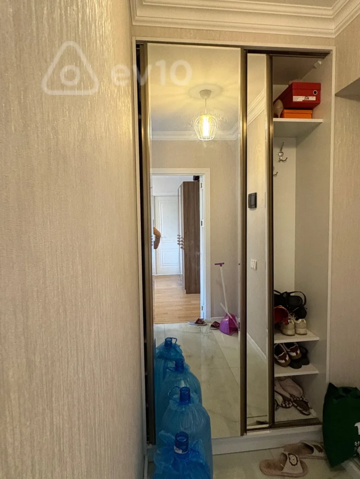 Kirayə verilir 2 otaqlı köhnə tikili 65 m²