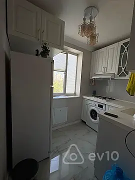 Kirayə verilir 2 otaqlı köhnə tikili 65 m²