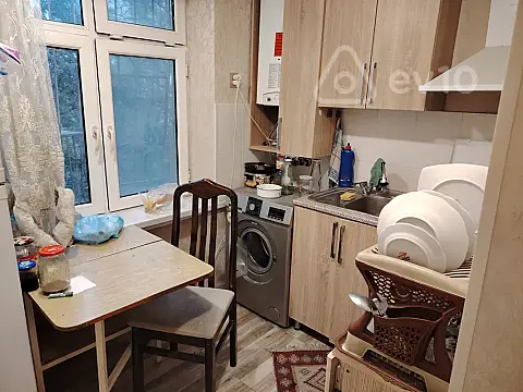 Kirayə verilir 2 otaqlı köhnə tikili 80 m²