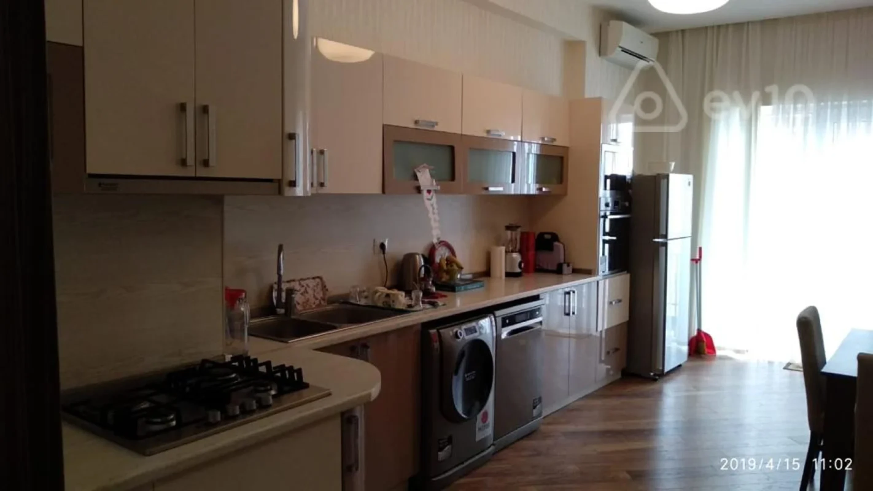 Kirayə verilir 4 otaqlı yeni tikili 185 m²