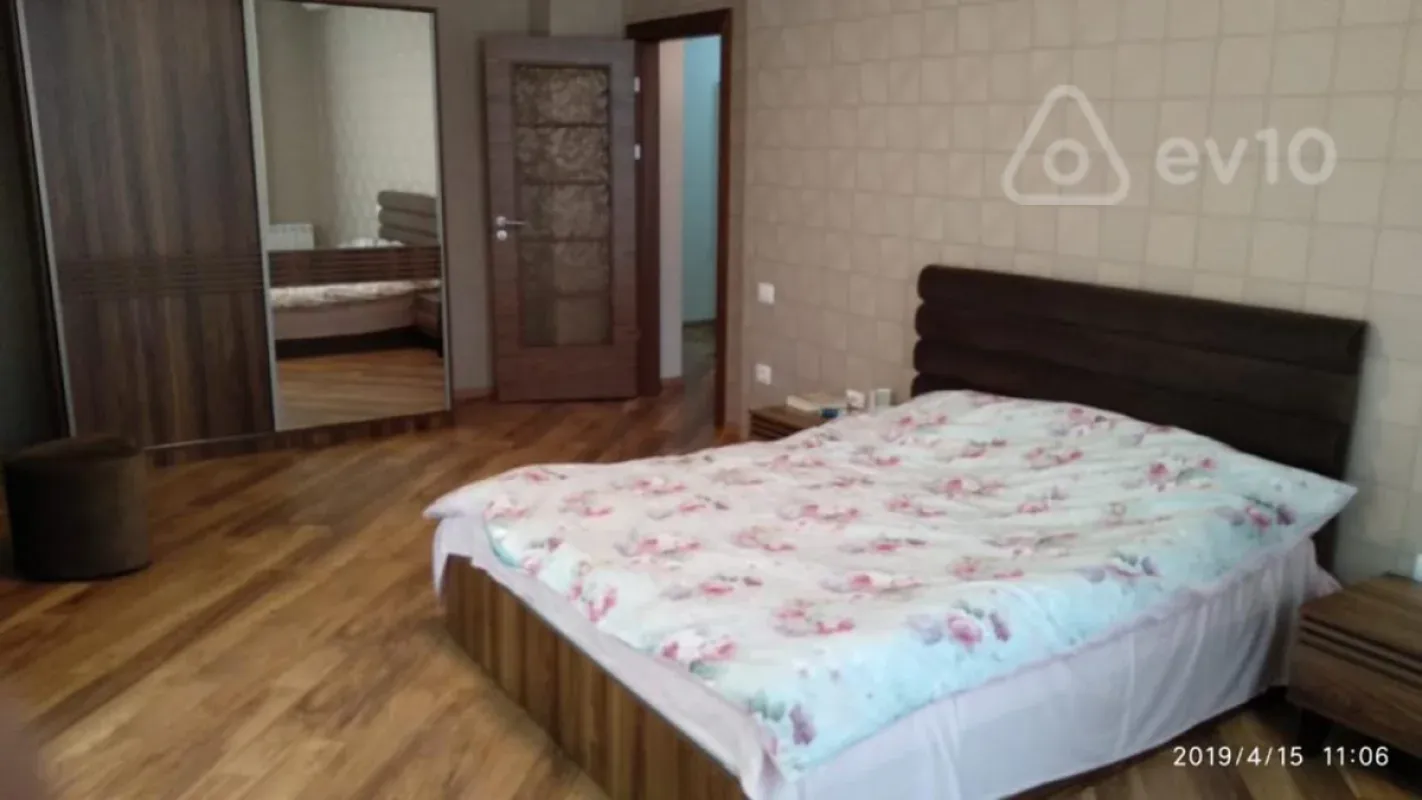 Kirayə verilir 4 otaqlı yeni tikili 185 m²