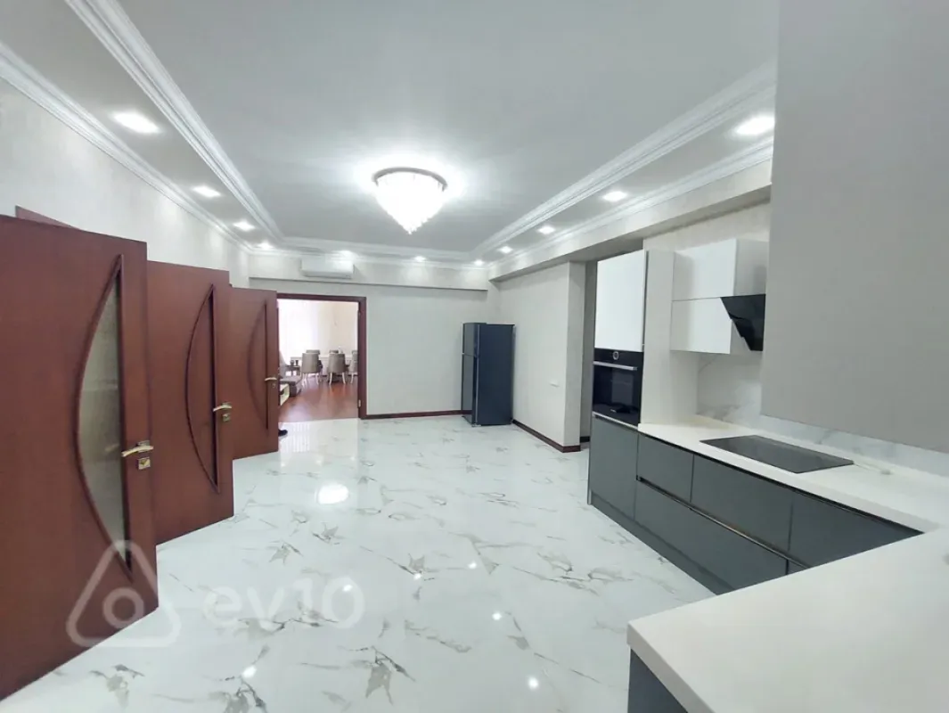 Satılır 3 otaqlı yeni tikili 138 m²
