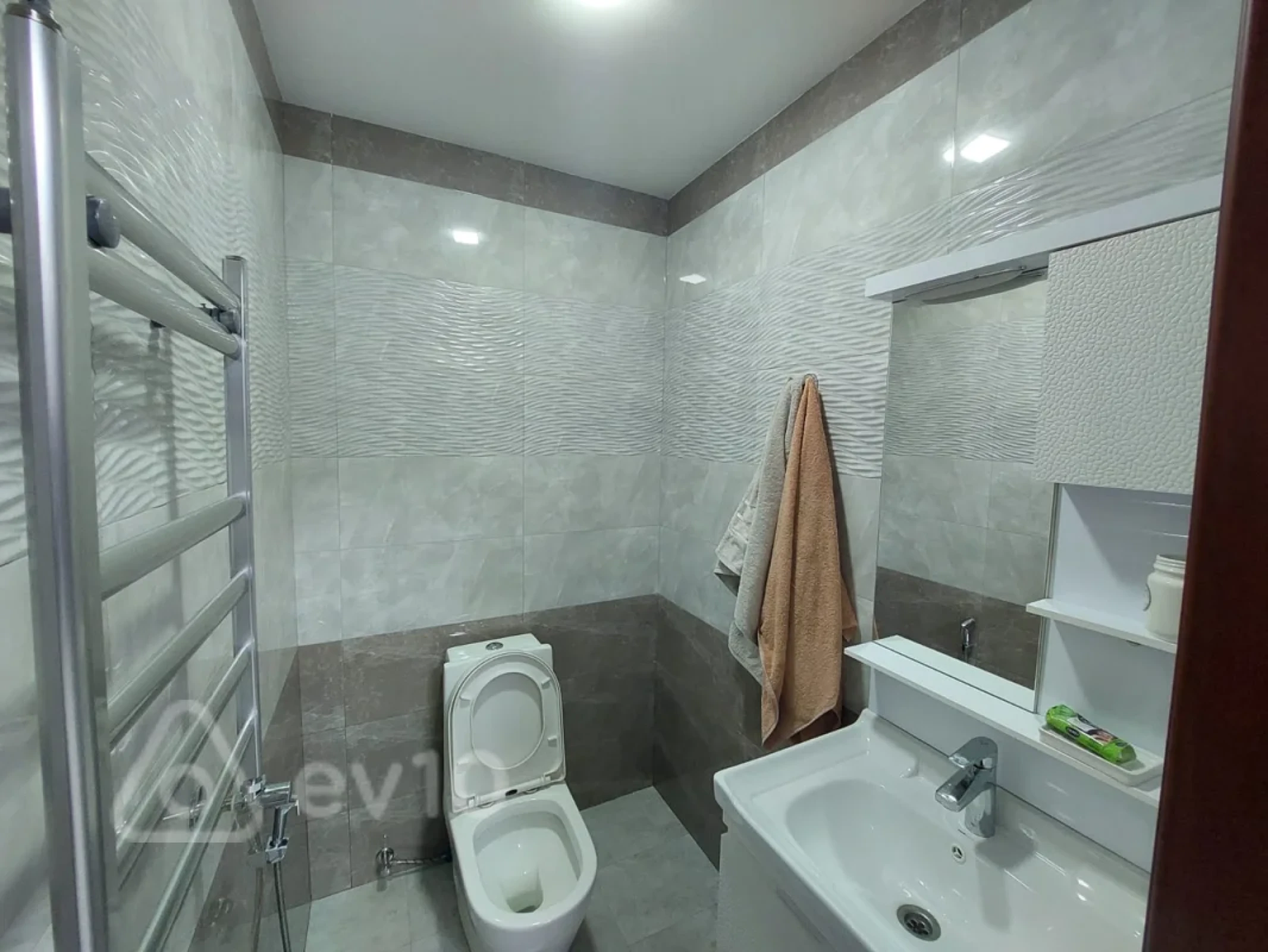 Satılır 3 otaqlı yeni tikili 138 m²