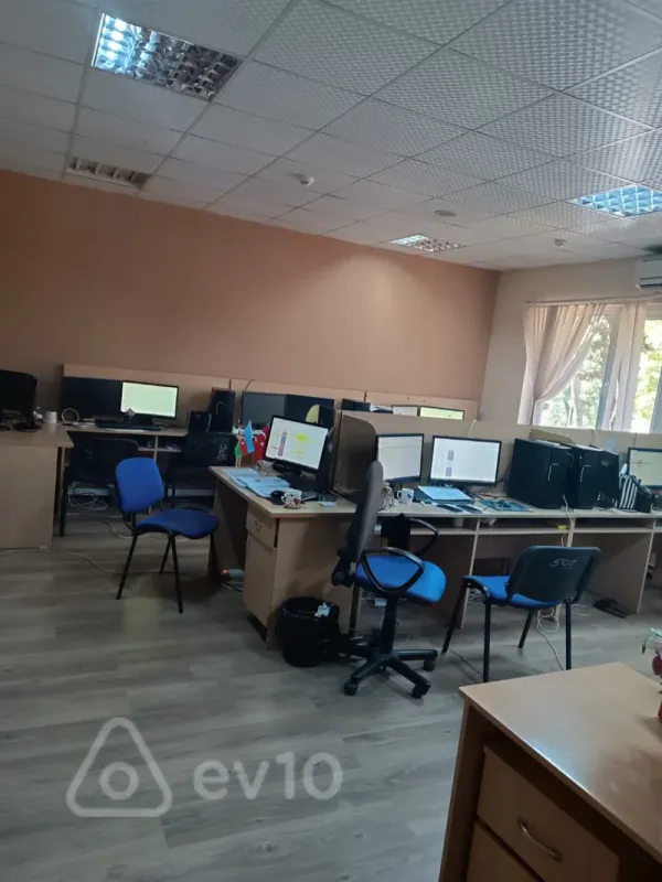 Kirayə verilir 6 otaqlı ofis 215 m²