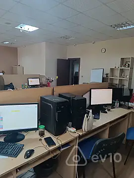 Kirayə verilir 6 otaqlı ofis 215 m²