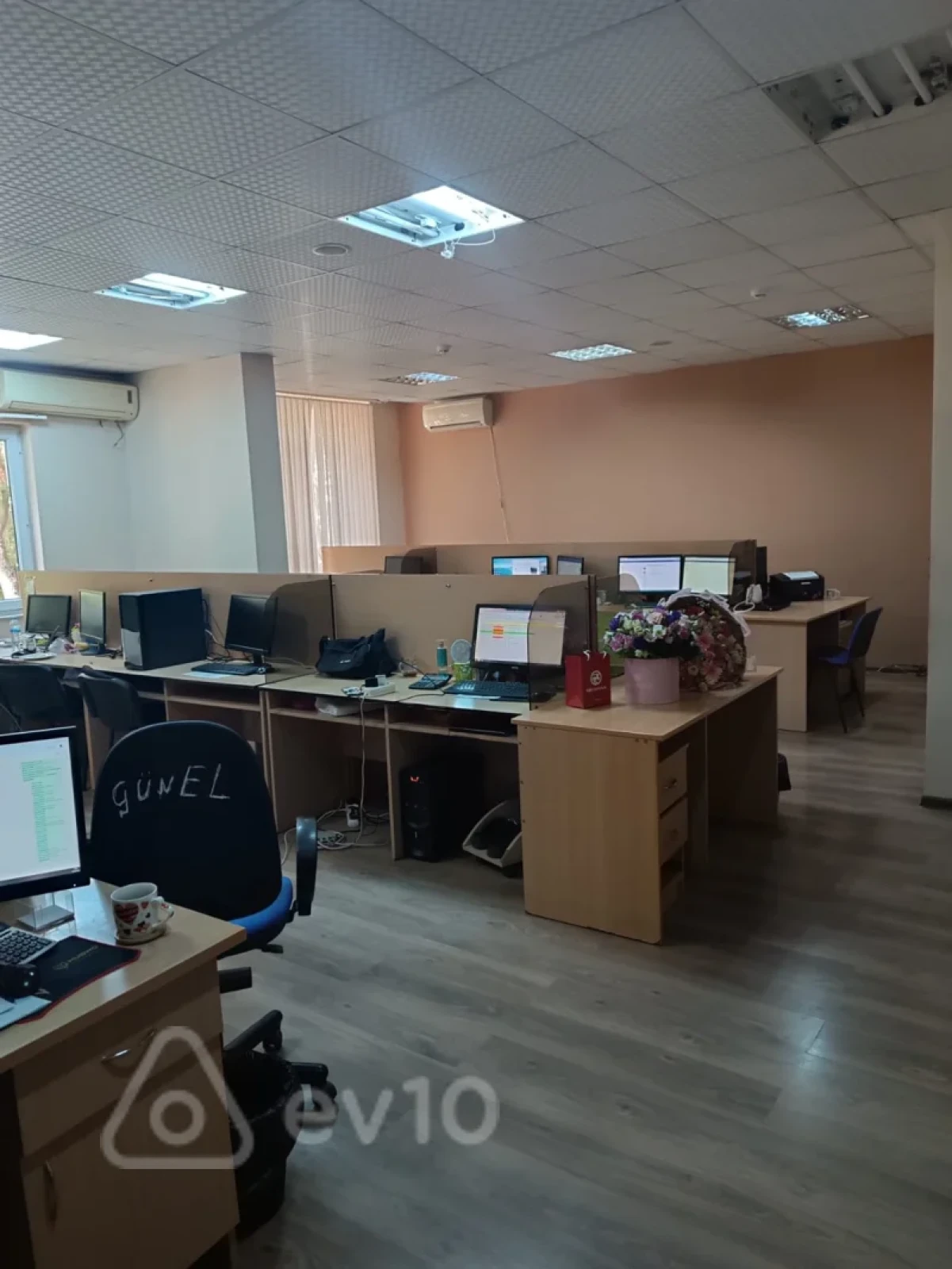 Kirayə verilir 6 otaqlı ofis 215 m²