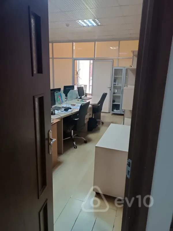 Kirayə verilir 6 otaqlı ofis 215 m²