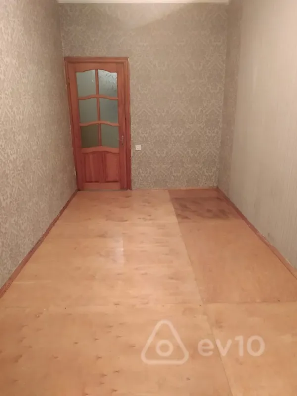 Satılır 2 otaqlı köhnə tikili 55 m²