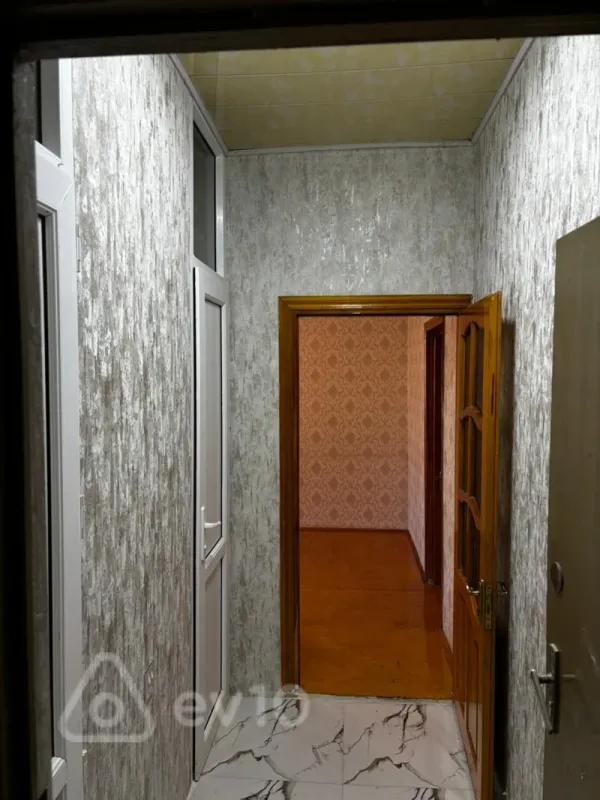 Satılır 2 otaqlı köhnə tikili 55 m²