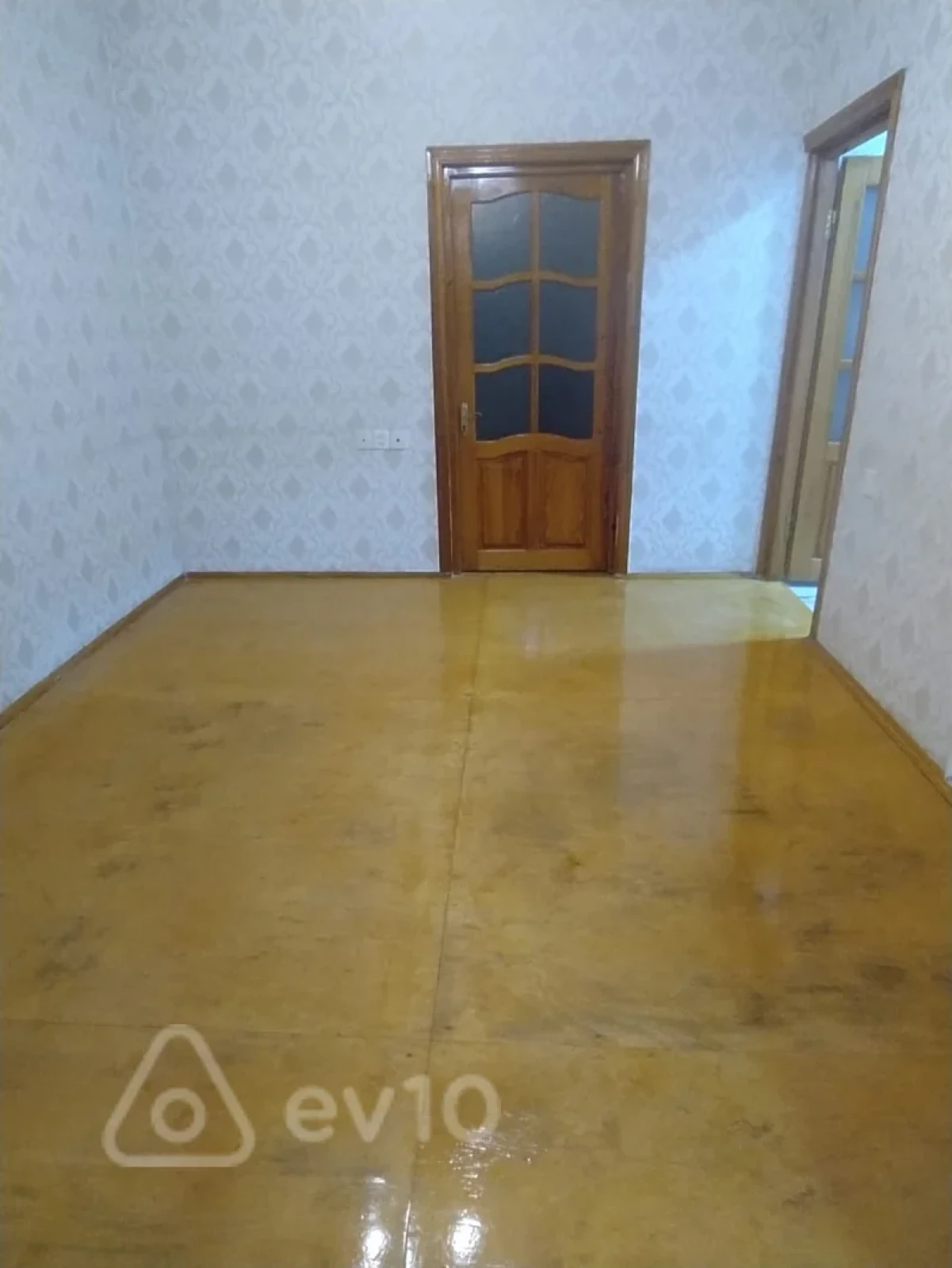 Satılır 2 otaqlı köhnə tikili 55 m²