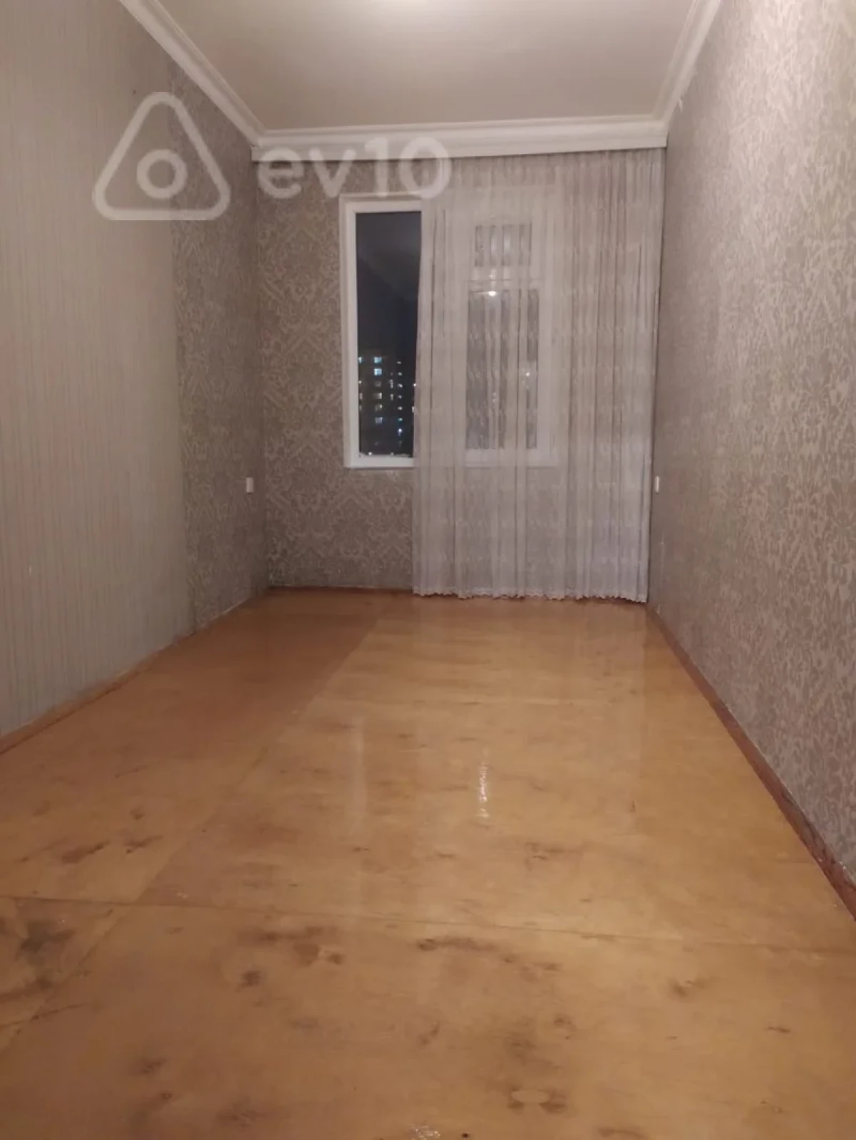 Satılır 2 otaqlı köhnə tikili 55 m²