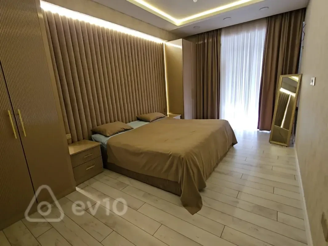 Kirayə verilir 3 otaqlı yeni tikili 140 m²