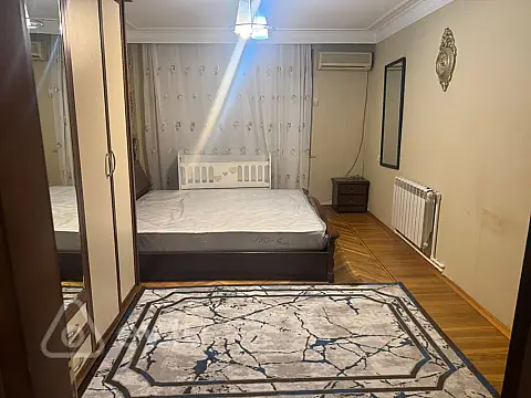 Kirayə verilir 3 otaqlı köhnə tikili 110 m²