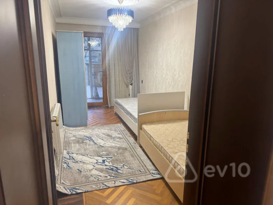 Kirayə verilir 3 otaqlı köhnə tikili 110 m²