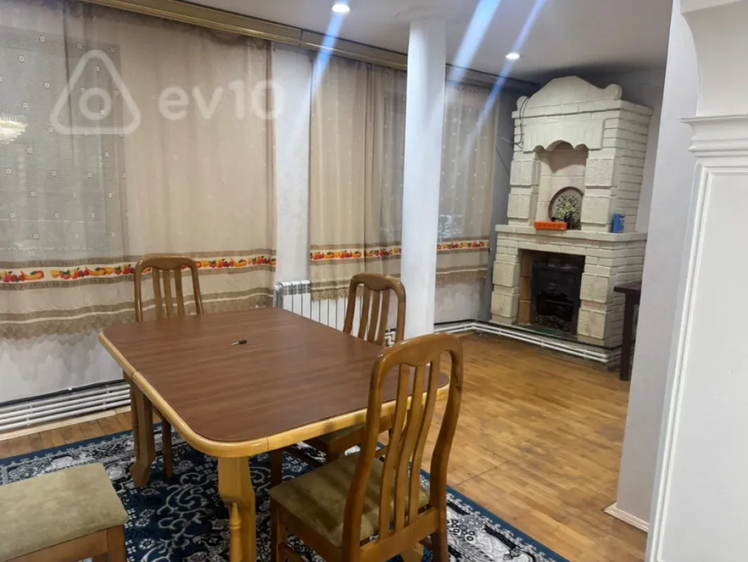 Kirayə verilir 3 otaqlı köhnə tikili 110 m²