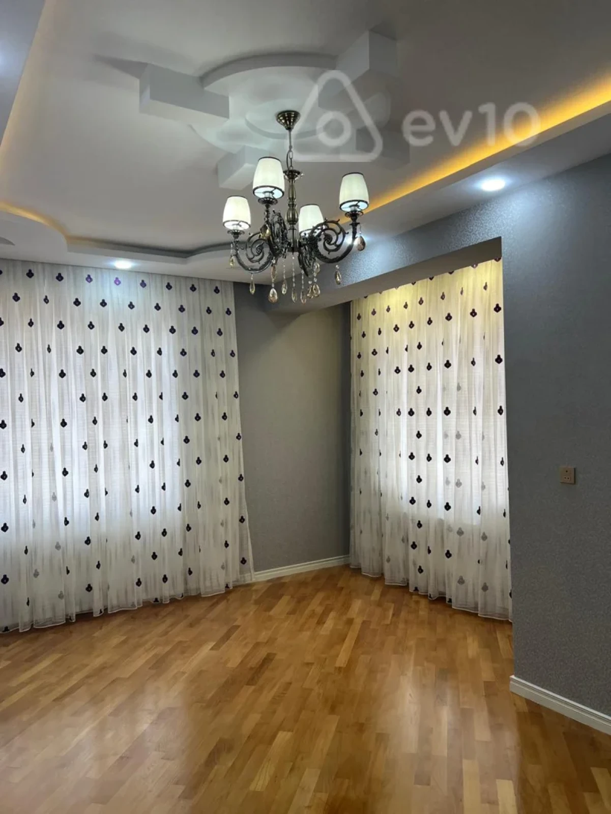 Satılır 4 otaqlı yeni tikili 140 m²