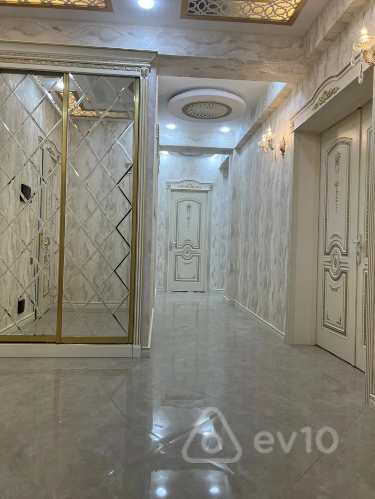 Satılır 4 otaqlı yeni tikili 140 m²