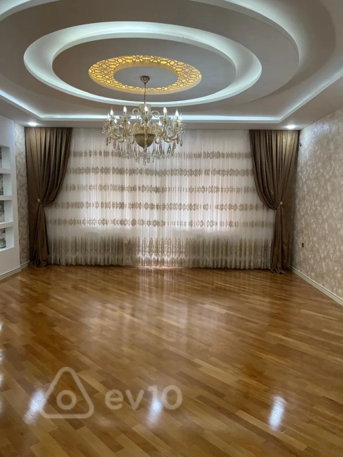 Satılır 4 otaqlı yeni tikili 140 m²