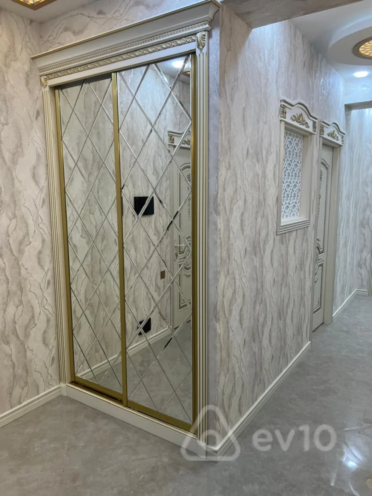 Satılır 4 otaqlı yeni tikili 140 m²