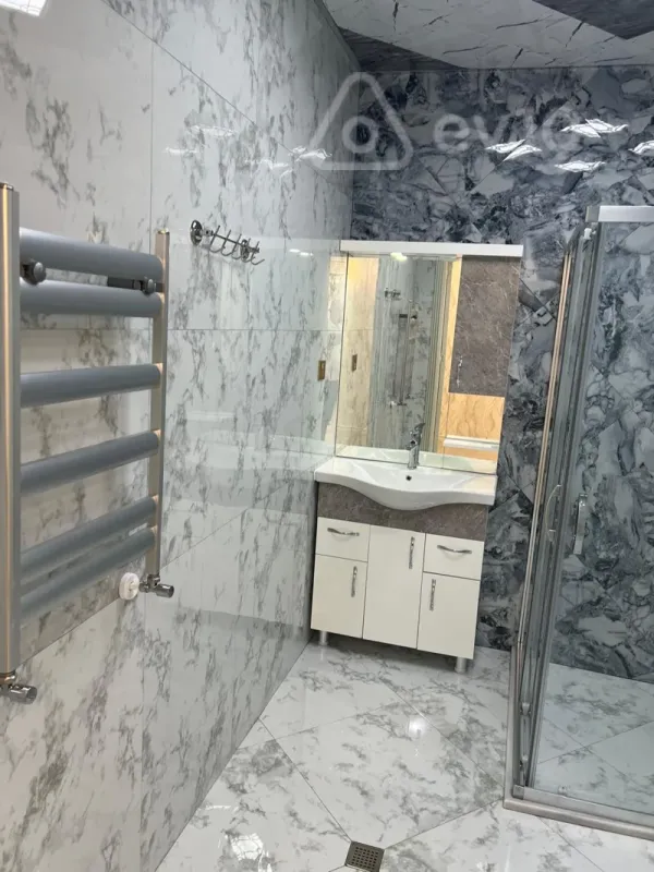 Satılır 4 otaqlı yeni tikili 140 m²