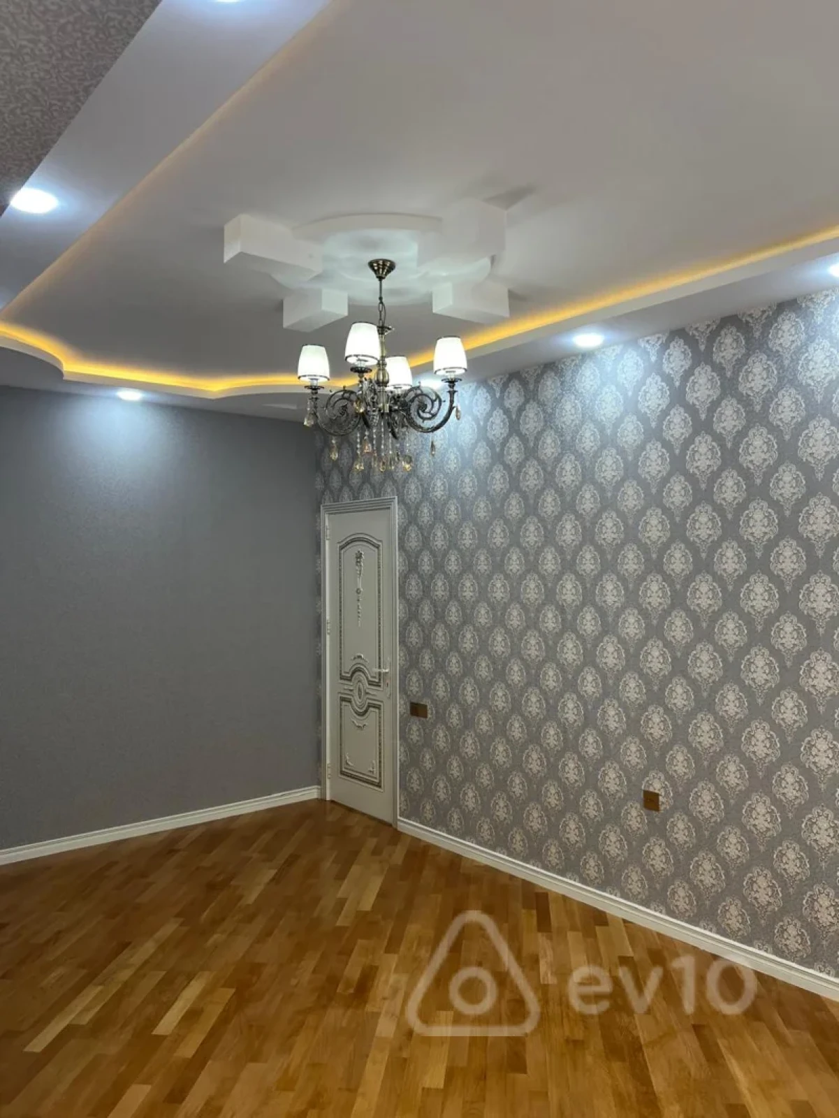 Satılır 4 otaqlı yeni tikili 140 m²