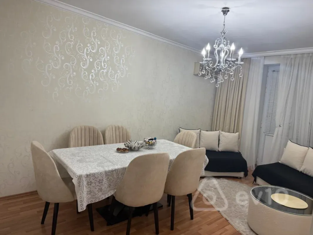 Satılır 2 otaqlı köhnə tikili 55 m²