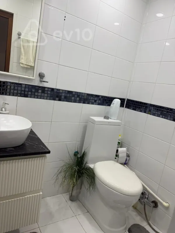 Satılır 2 otaqlı köhnə tikili 55 m²