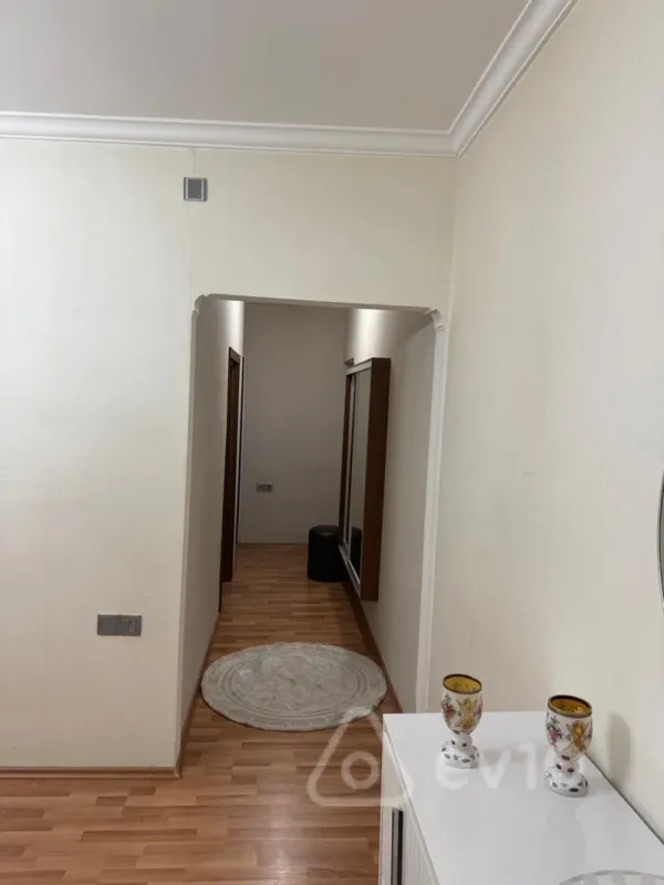 Satılır 2 otaqlı köhnə tikili 55 m²