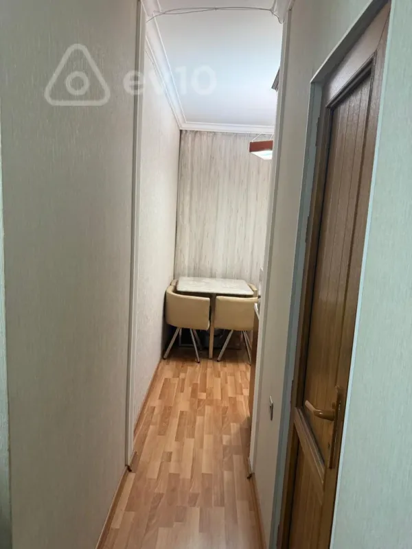 Satılır 2 otaqlı köhnə tikili 55 m²