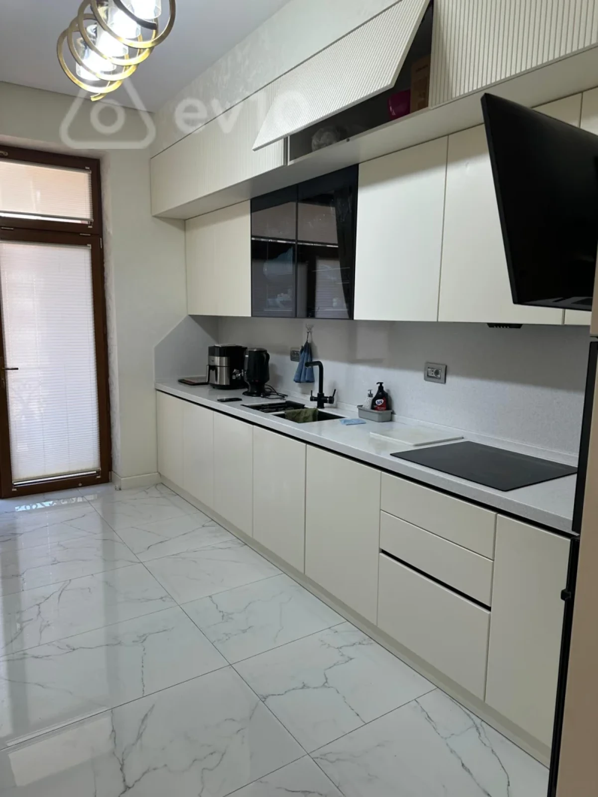 Kirayə verilir 4 otaqlı yeni tikili 140 m²