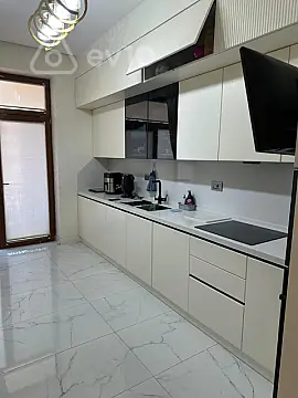 Kirayə verilir 4 otaqlı yeni tikili 140 m²