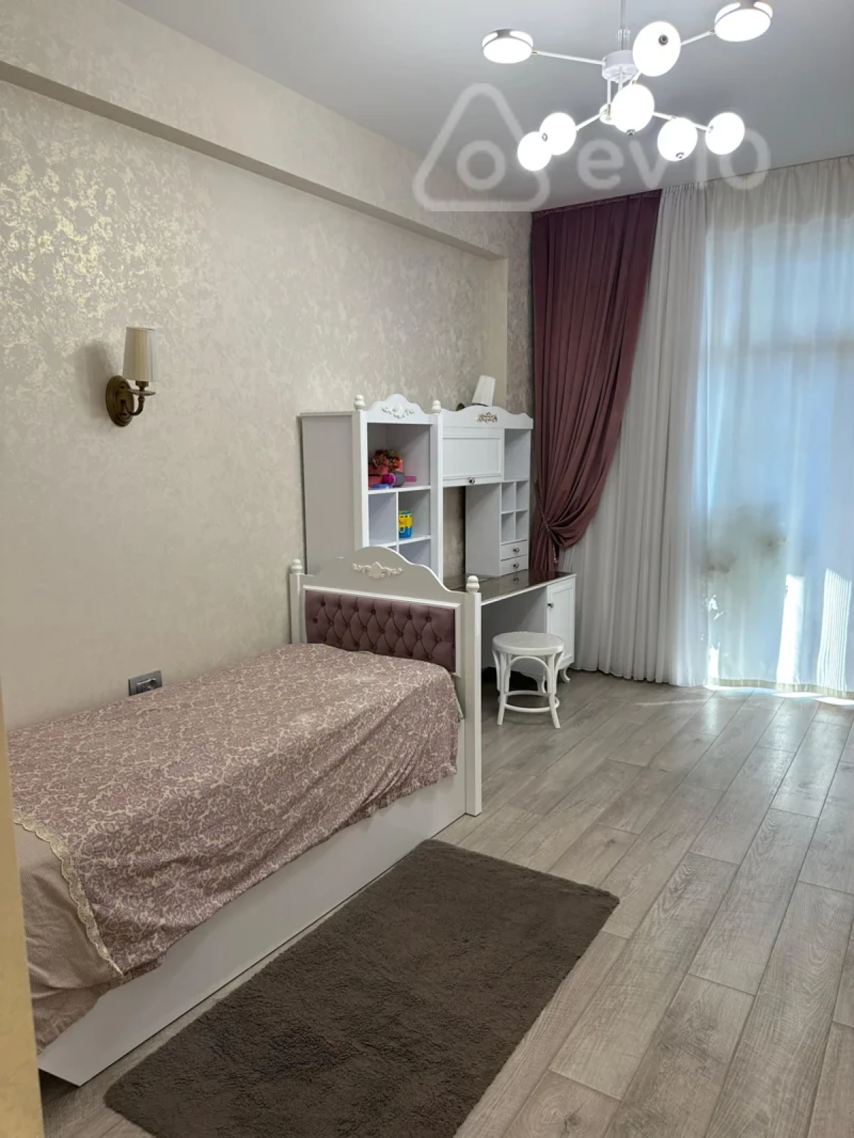 Kirayə verilir 4 otaqlı yeni tikili 140 m²