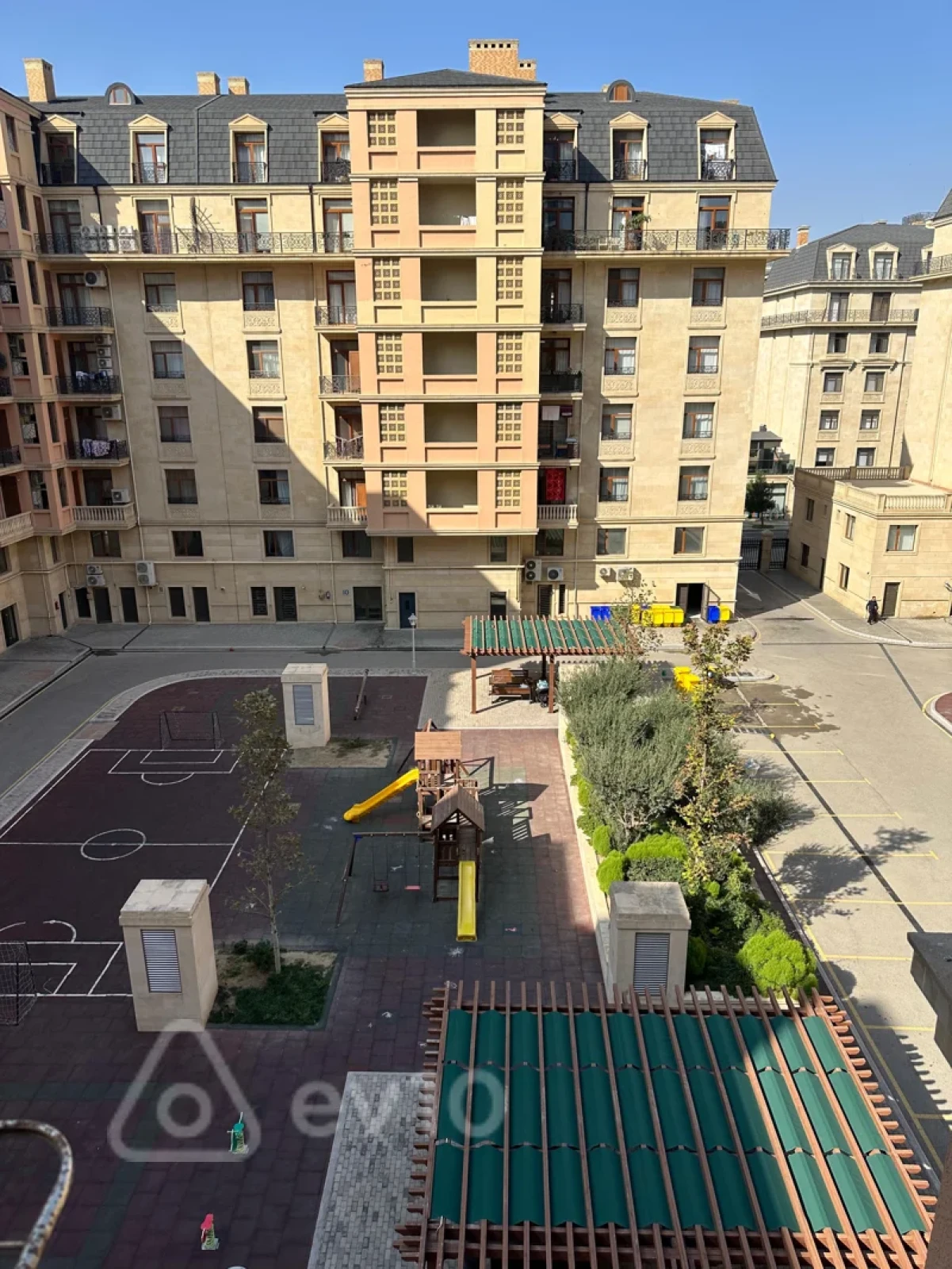 Kirayə verilir 4 otaqlı yeni tikili 140 m²