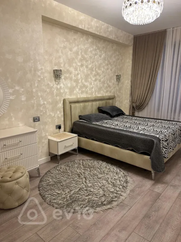 Kirayə verilir 4 otaqlı yeni tikili 140 m²