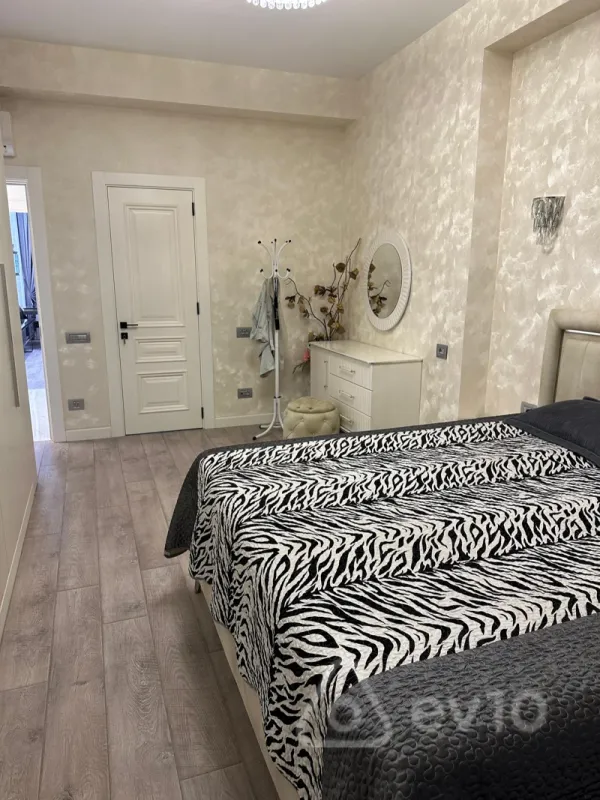 Kirayə verilir 4 otaqlı yeni tikili 140 m²