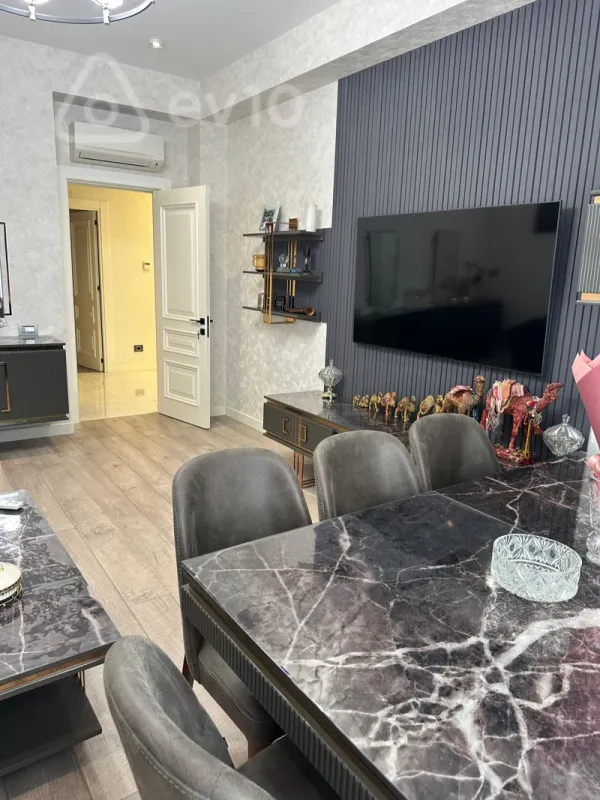 Kirayə verilir 4 otaqlı yeni tikili 140 m²
