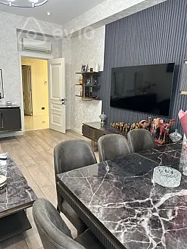 Kirayə verilir 4 otaqlı yeni tikili 140 m²