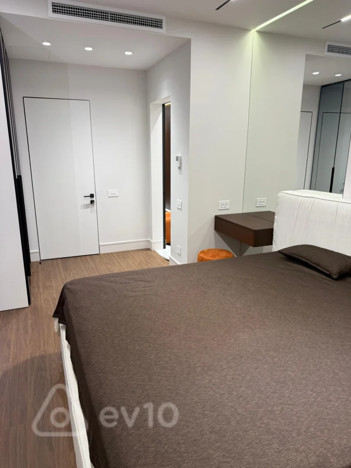 Kirayə verilir 2 otaqlı yeni tikili 97 m²