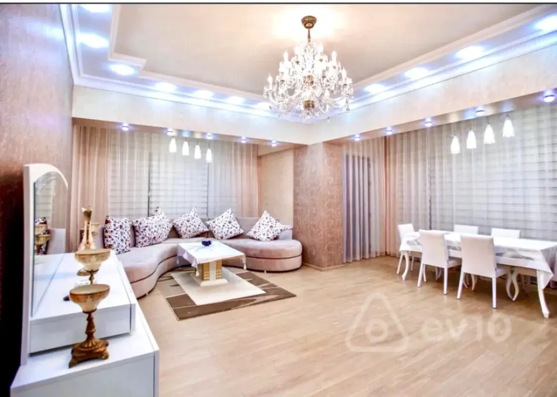 Kirayə verilir 4 otaqlı yeni tikili 181 m²
