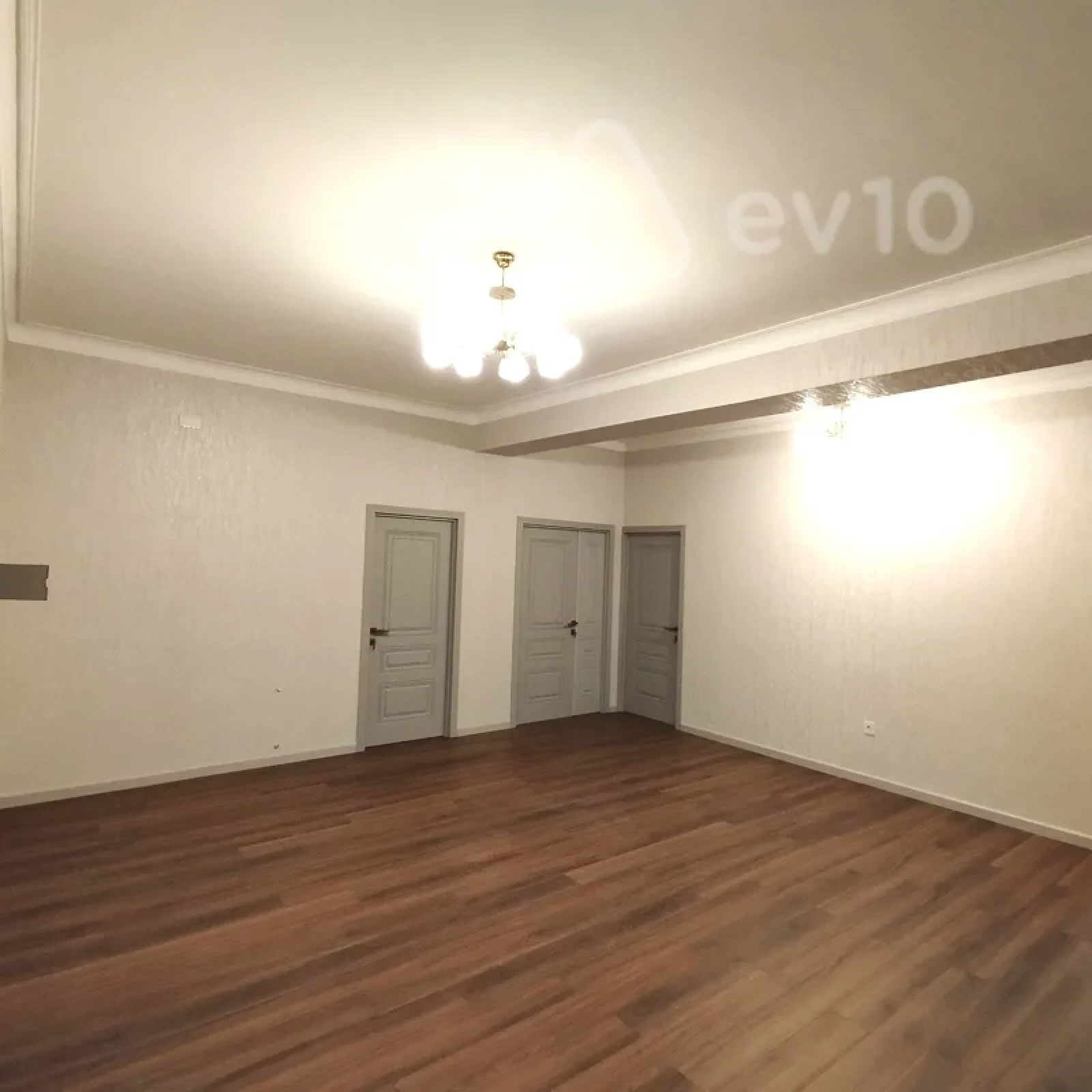 Satılır 4 otaqlı ofis 164 m²