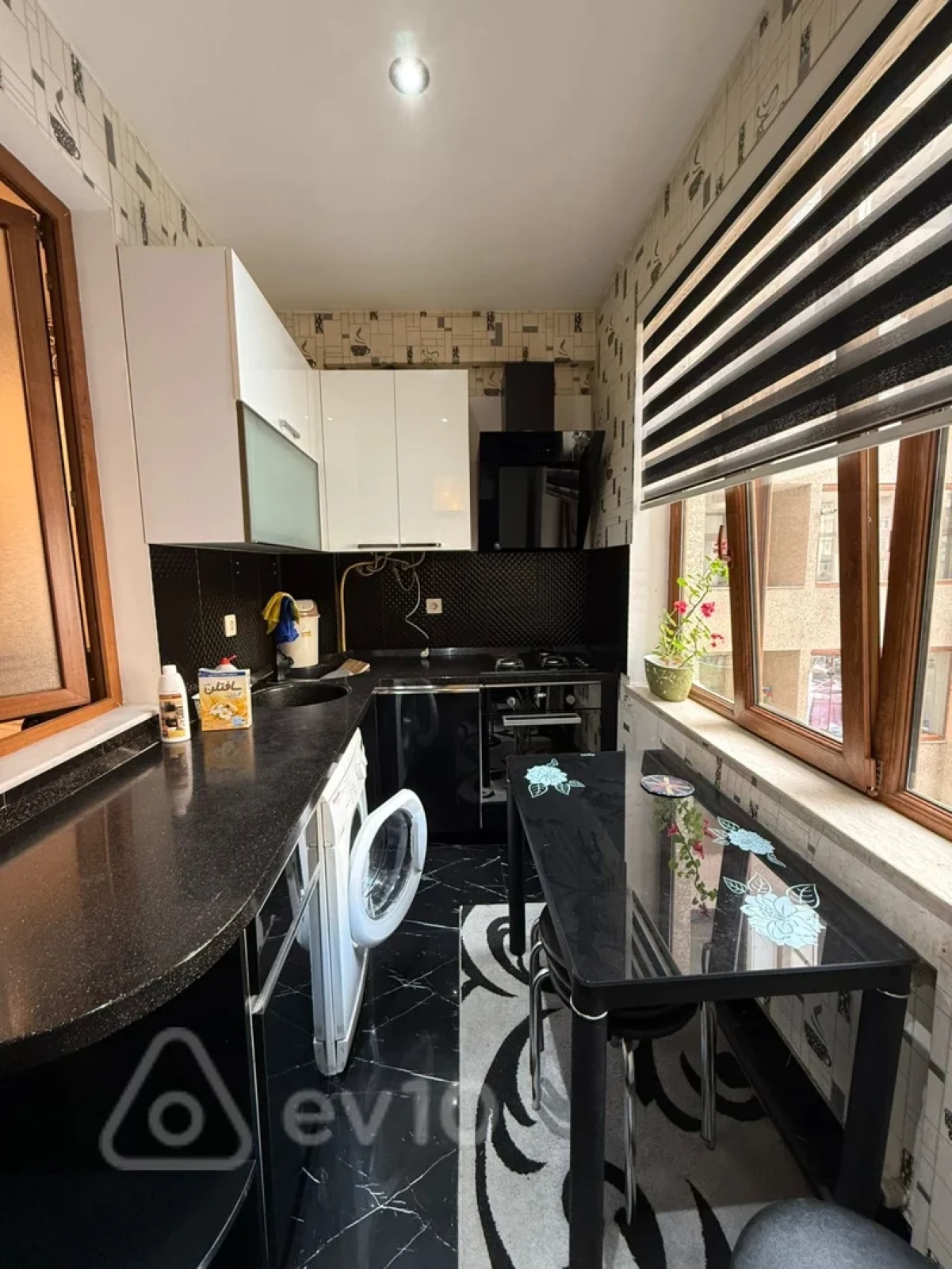 Kirayə verilir 3 otaqlı yeni tikili 180 m²